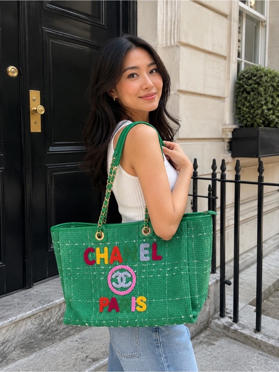 The Unbranded Brand Handbags - Green Tweed Multicolor Logo Tote with Gold Chain Handles